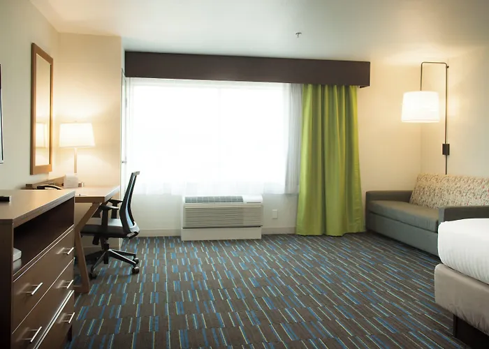 Express & By Ihg Hotel 3*